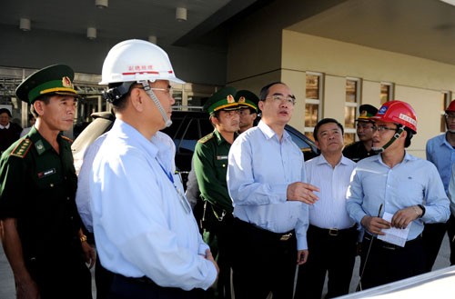 Nguyen Thien Nhan visits Vung Ang economic zone, Ha Tinh province - ảnh 1